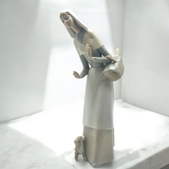 Lladro Figurine 10.5" TALL SHEPHERDESS WITH PUPPY DOG & BREAD BASKET #1034 Mint - Picture 3 of 13